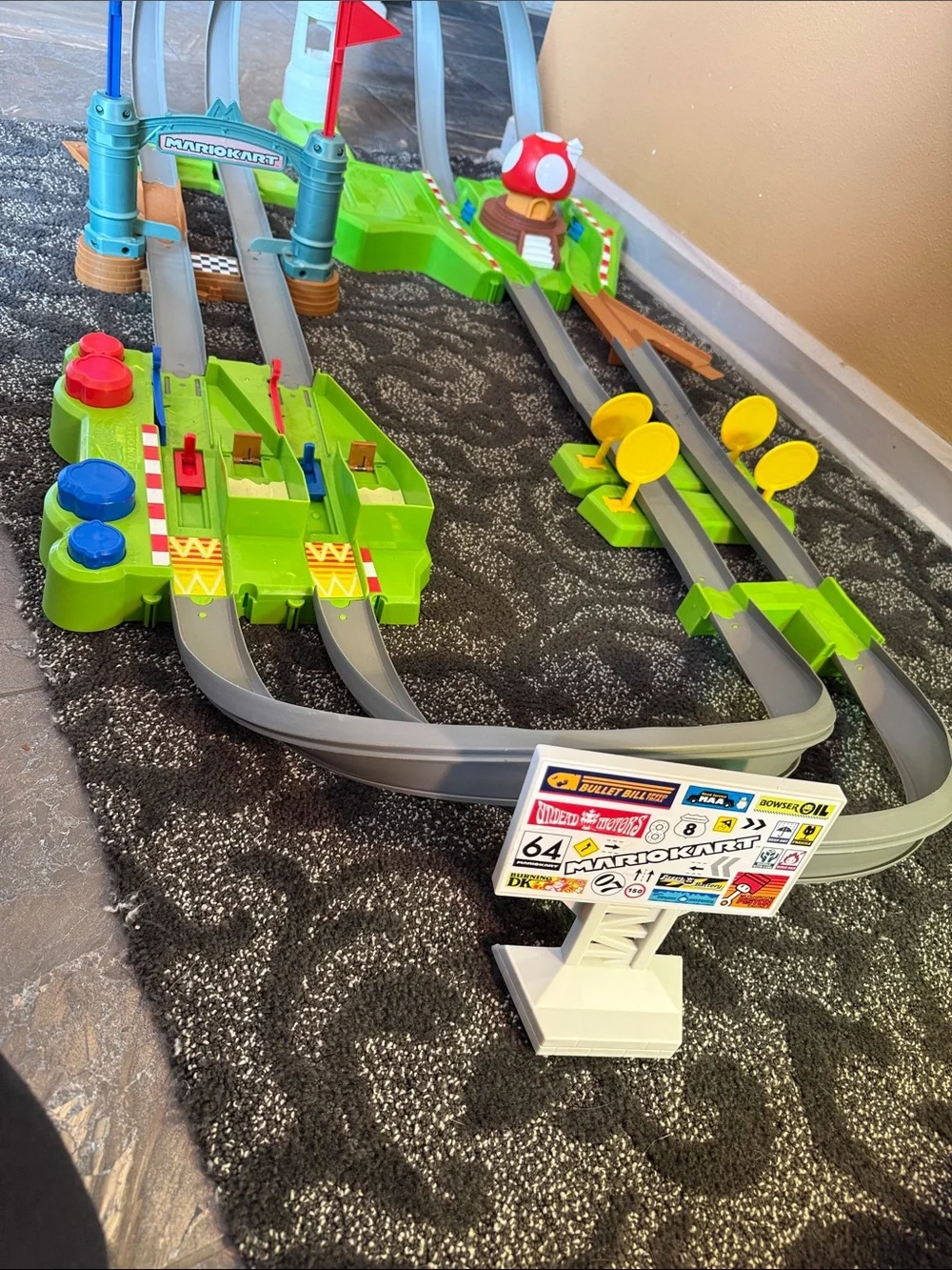 Hot Wheels Mario Kart Circuit Track Set Racing Playset Racecar